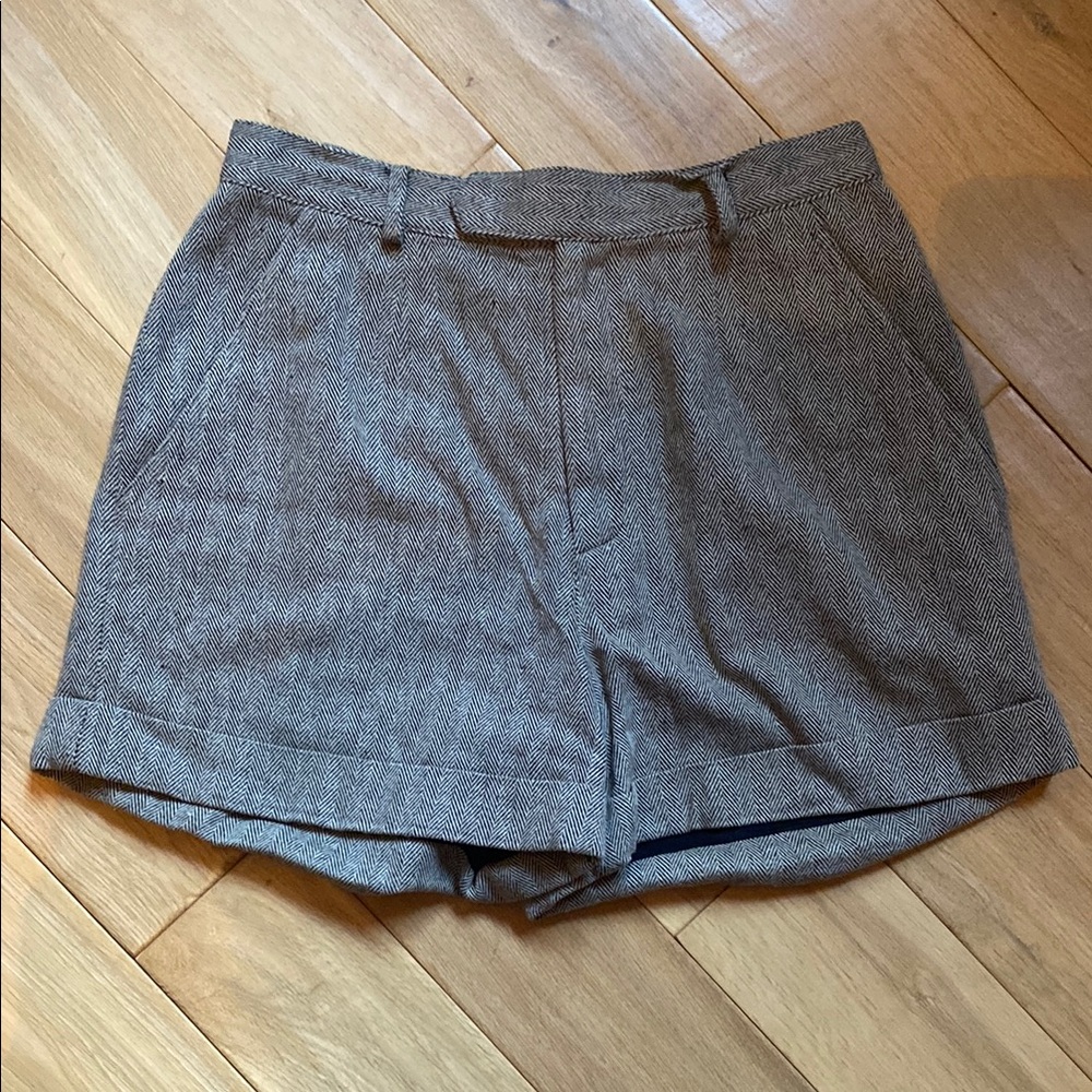 Classic Grey Woman’s Dress Shorts GAP